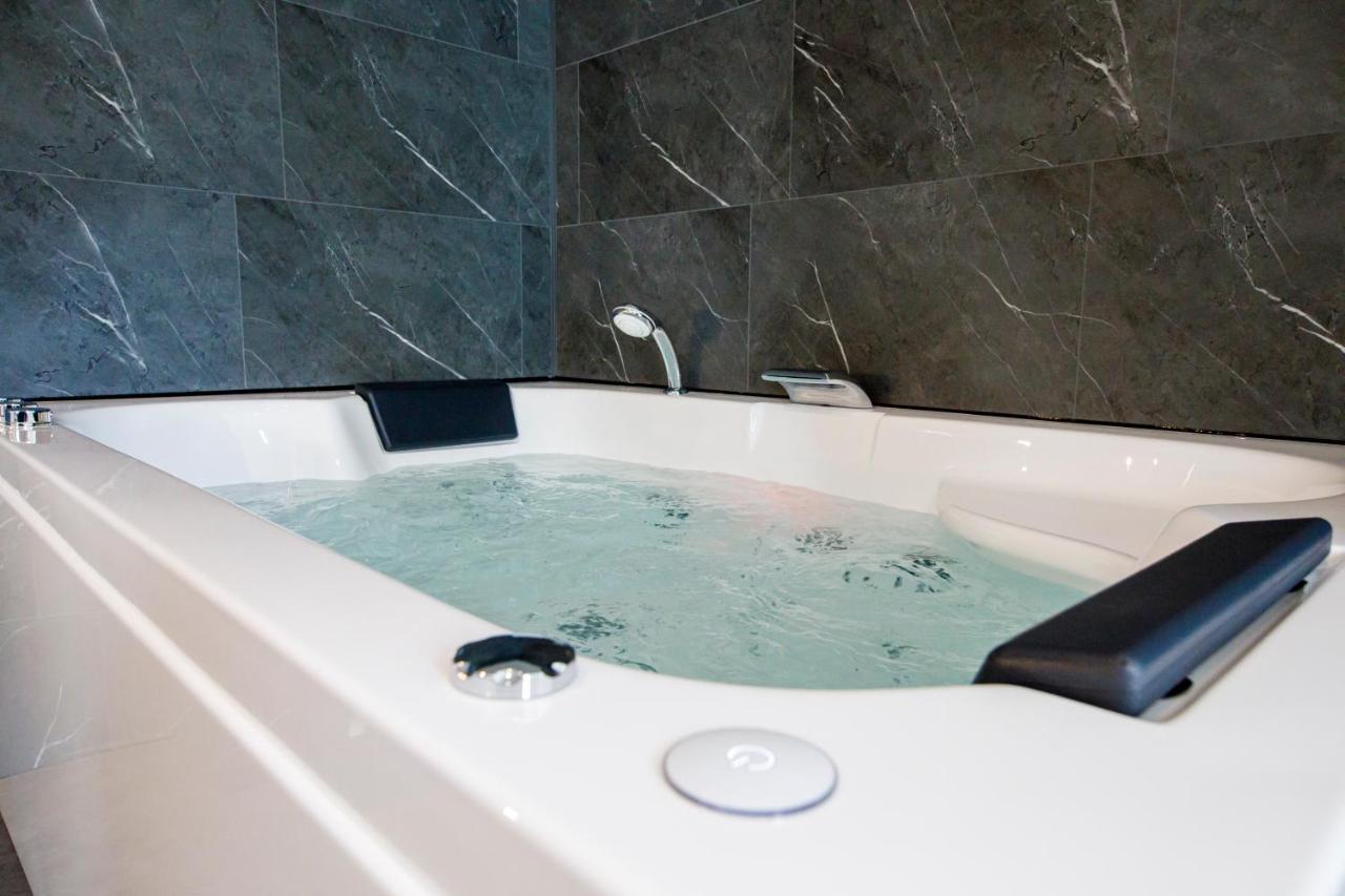Spa & Detente - Suite Privee - Tours - Netflix 外观 照片